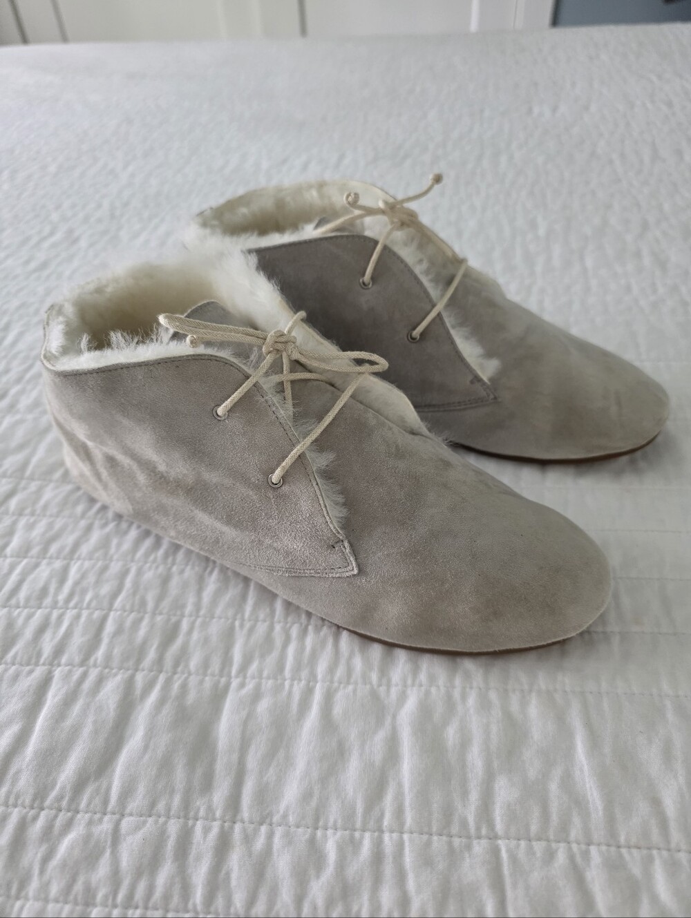 Hobes Wooly Women's Suede Shearling-Lined Ankle Slipper Shoes in Light Gray